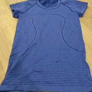 Lululemon size 6 swiftly top
